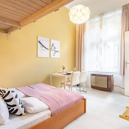 - Comfy With Ac * Budapeşte